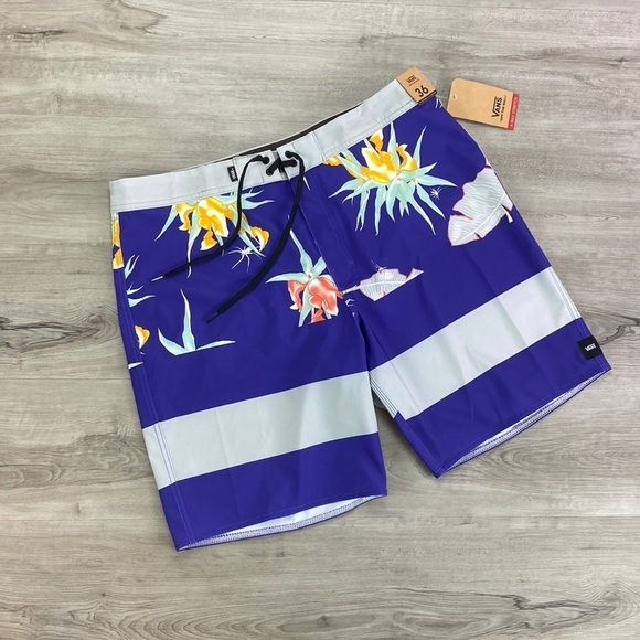 🔹VANS ERA BOARD SHORTS - Picture 1 of 11